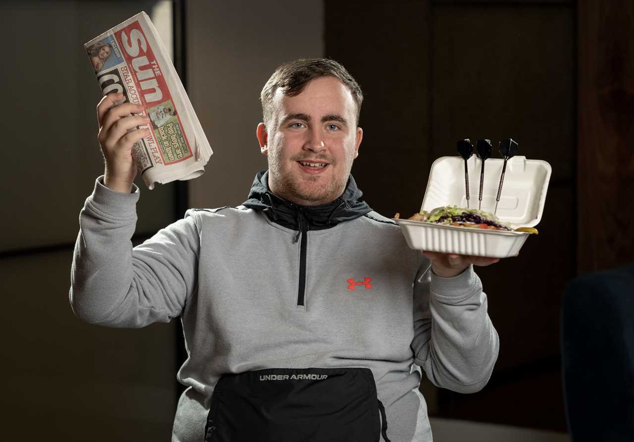 Sun Exclusive..16 year old Darts sensation, Luke Littler goes large in celebration as he storms into last 16 of World Champs. ..Luke pictured celebrating with his favourite kebab. ..Pictures by Dan Charity .28-11-23.